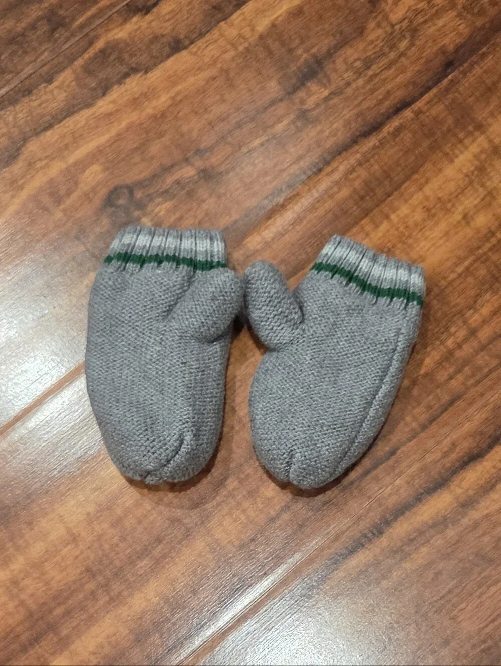 GAP Baby EUC 12 -18 Months Gray Knit Earflap Hat and Mitten Set